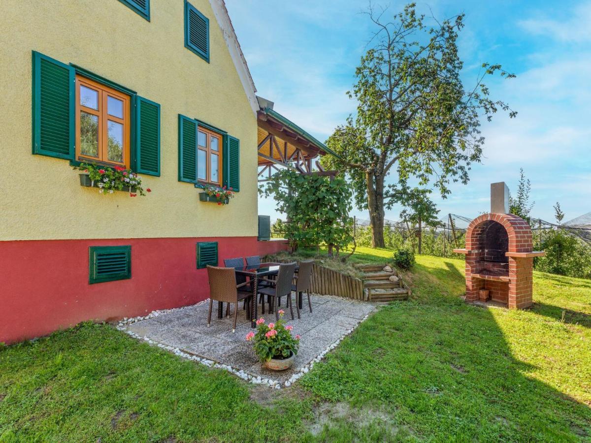 Pleasant Holiday Home in Gersdorf an der Freistritz with Garden Gersdorf an der Feistritz Exterior foto